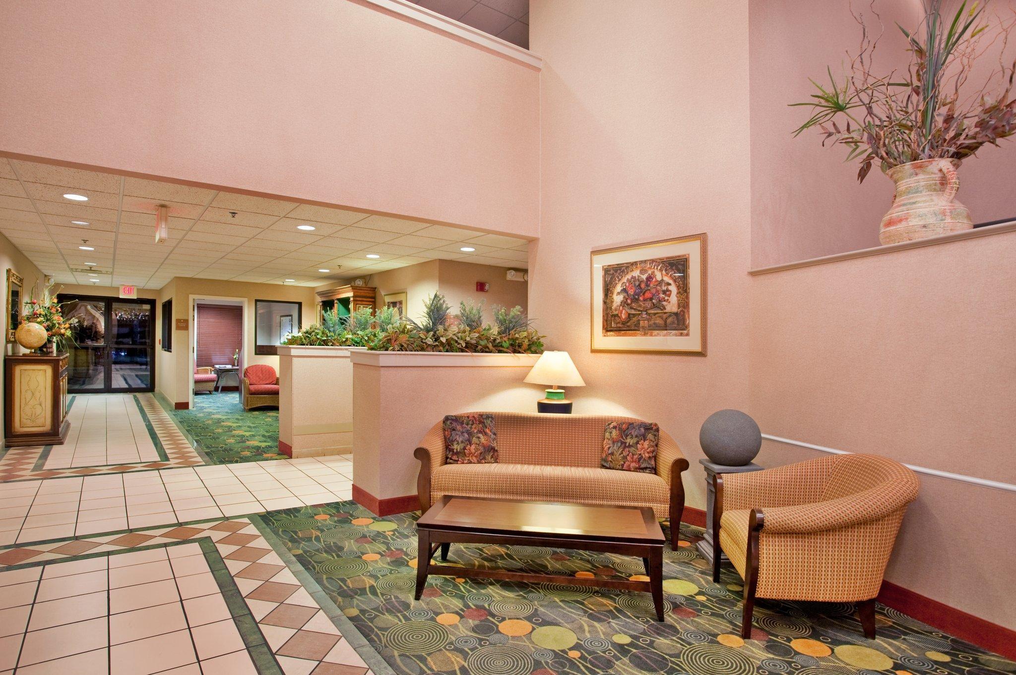 Holiday Inn Express & Suites Batesville By Ihg Exterior photo