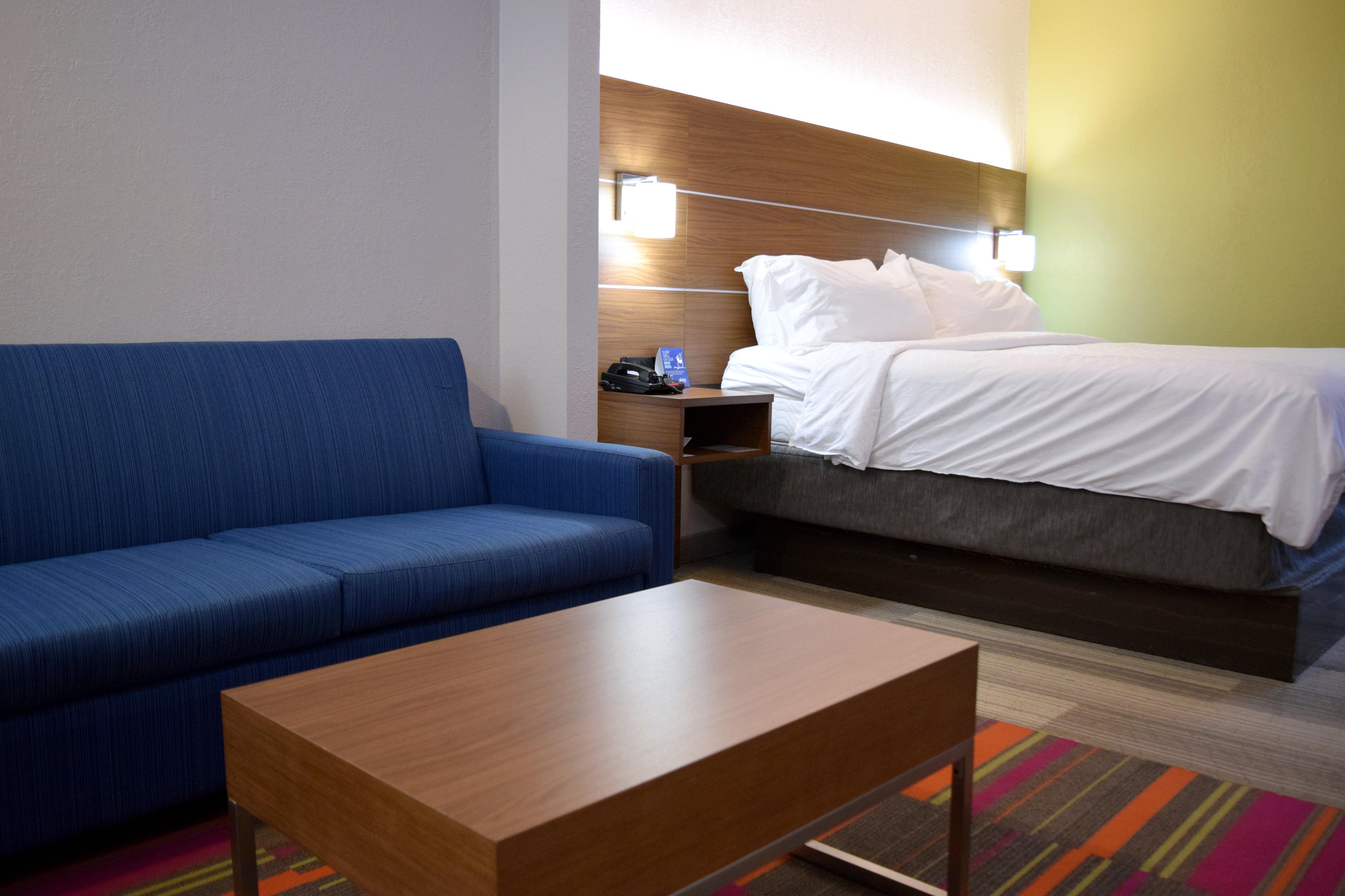 Holiday Inn Express & Suites Batesville By Ihg Exterior photo