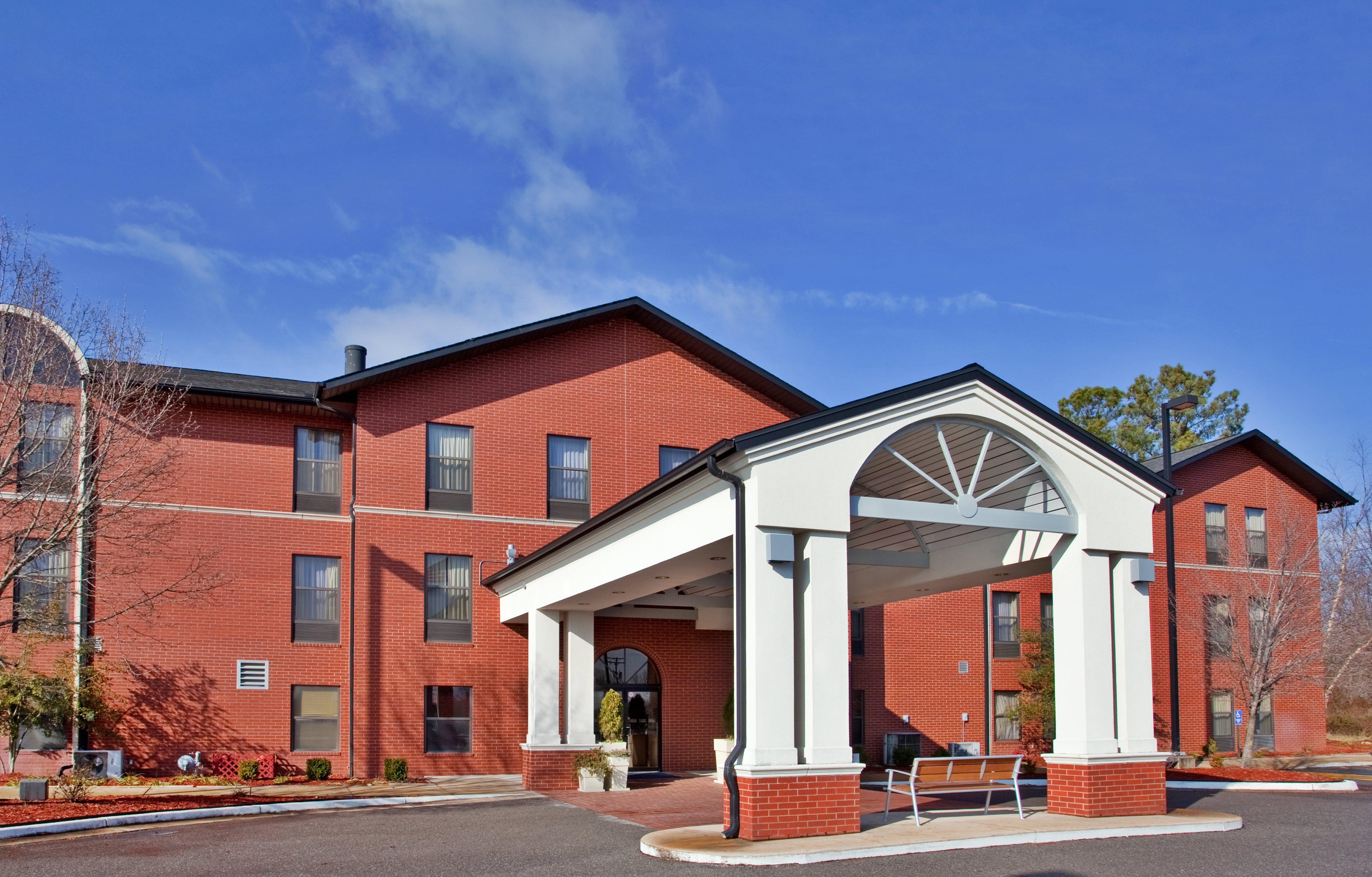 Holiday Inn Express & Suites Batesville, An Ihg Hotel Exterior photo